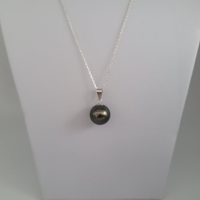 Pendant of a Tahiti Pearl 12 mm Round Dark Color High Luster |  The South Sea Pearl |  The South Sea Pearl